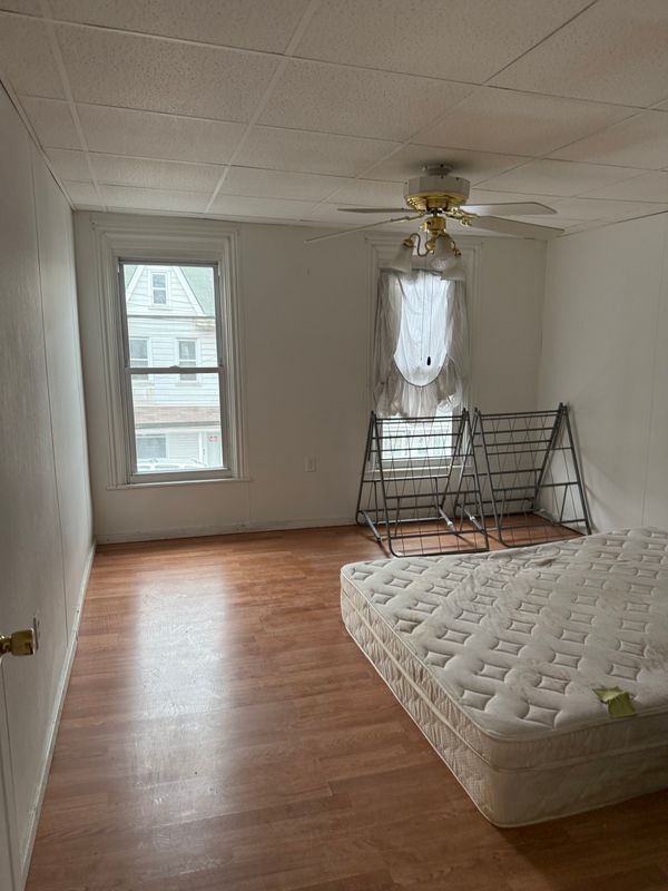 Foto del edificio - 713 Laurel Blvd