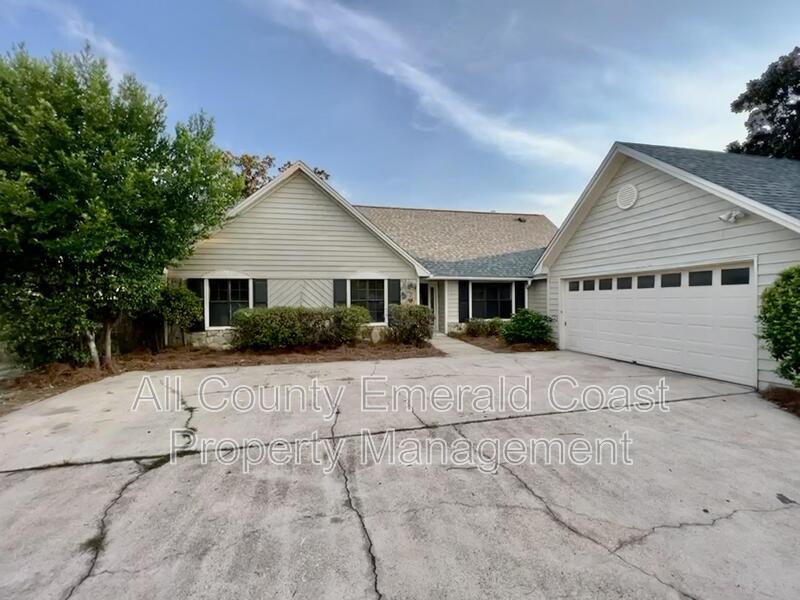 Primary Photo - 710 Swan Ln