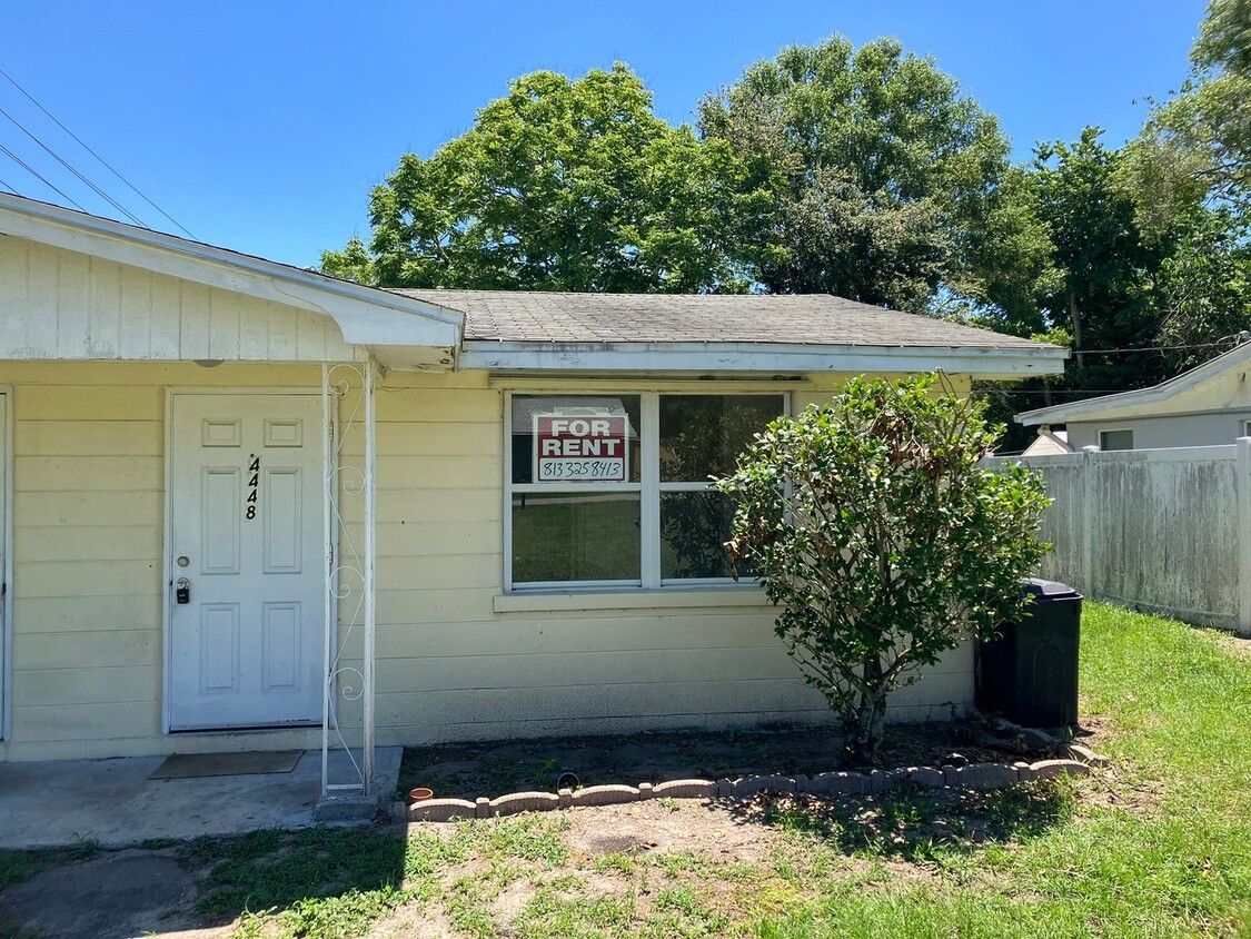 Primary Photo - Cozy 1BR/1BA duplex with a Den, Ceramic Ti...