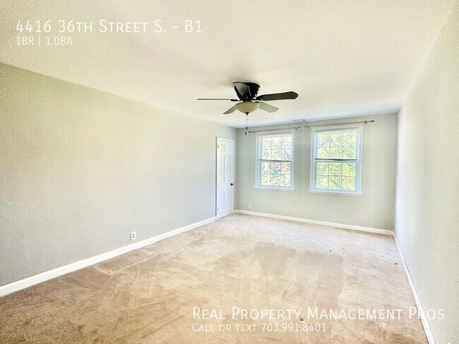 Building Photo - Beautiful Fairlington Top Floor Condo!