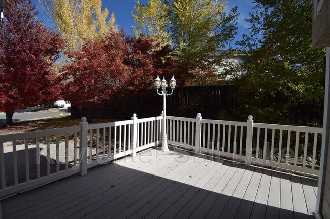 Foto del edificio - 6888 Hillside Village Cir