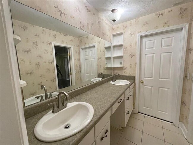 Foto del edificio - 352 Twiggs Corners