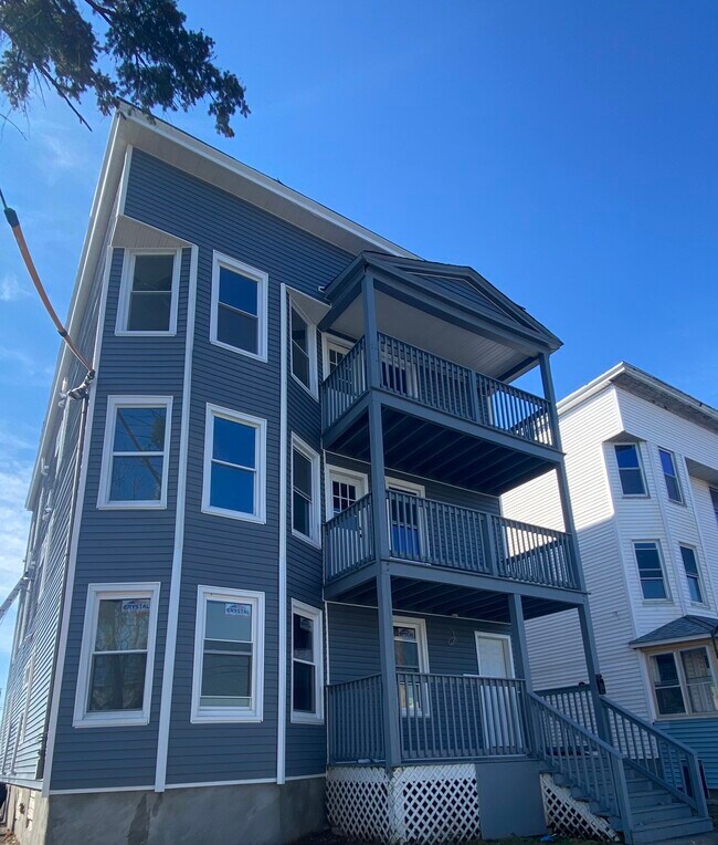 Building Photo - 135 Andover St