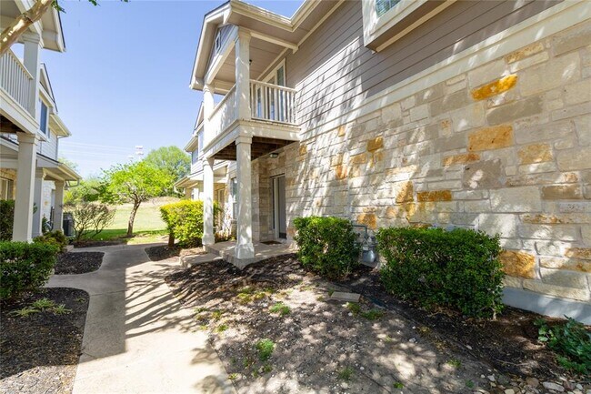 Foto del edificio - 1900 Scofield Ridge Pkwy