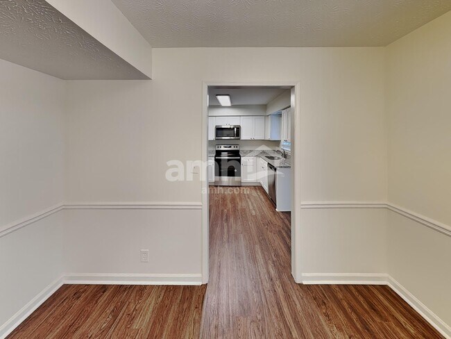 Foto del edificio - 3331 Birchwood Trail