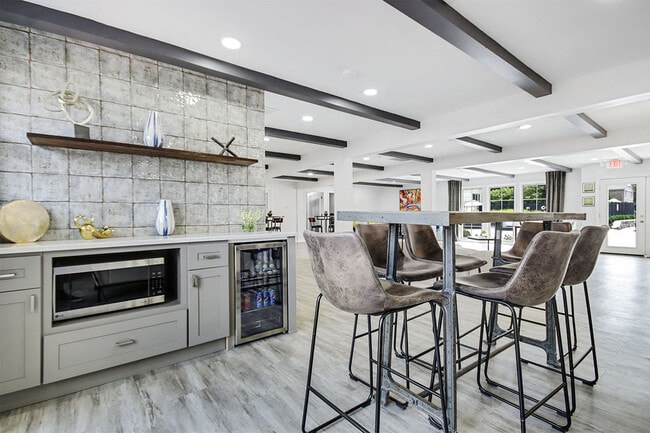 Building Photo - Southridge