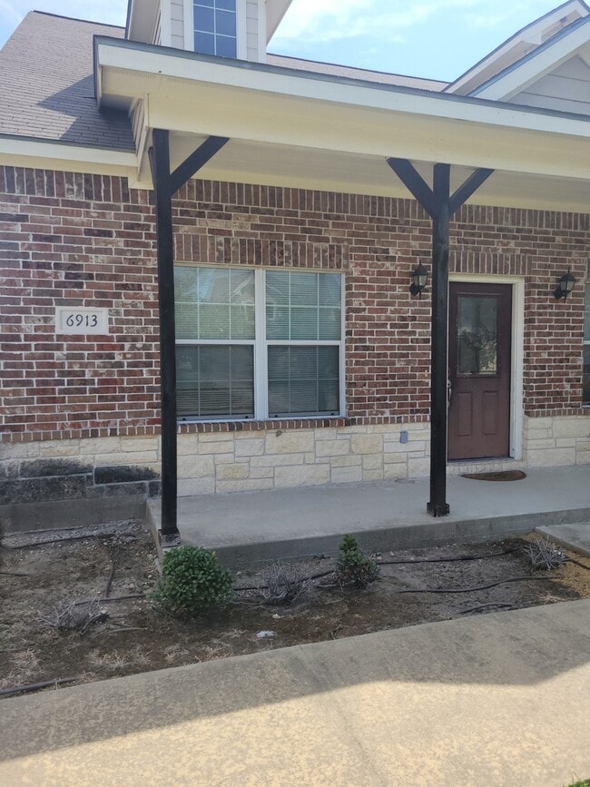 Building Photo - 6913 Appomattox Dr
