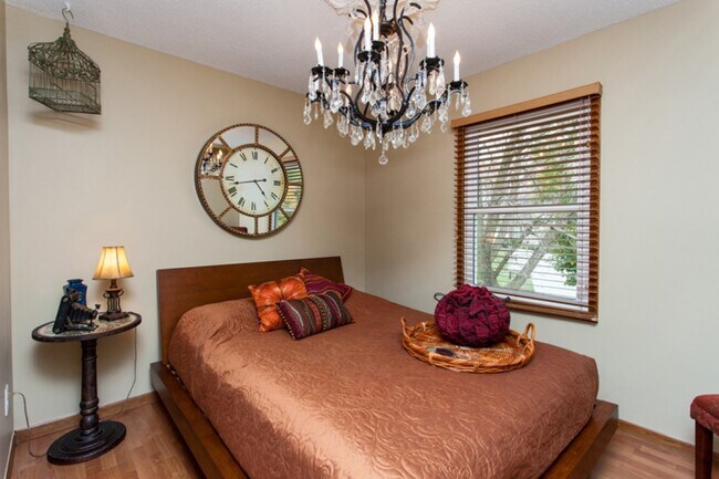 Foto del edificio - 5105 Westwood Dr