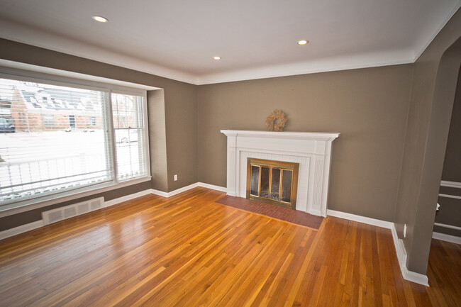 Building Photo - 1433 Henrietta St