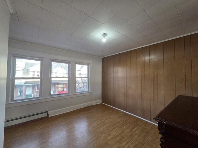 Foto del edificio - 301 S Logan Ave