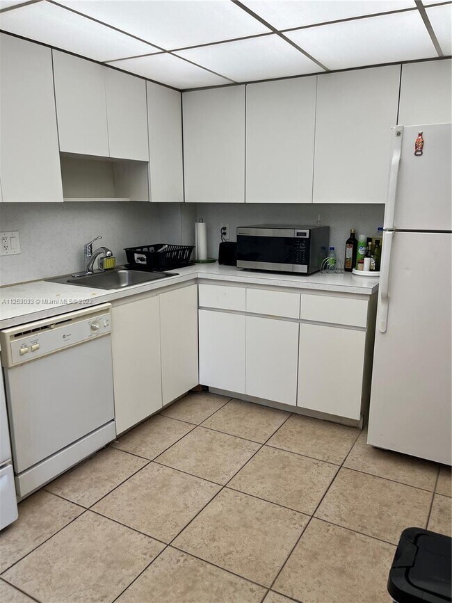 Foto del edificio - 2851 S Palm Aire Dr