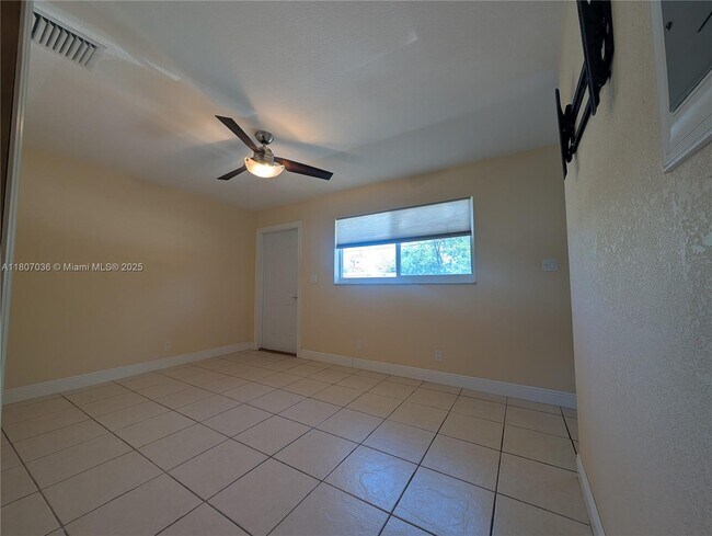 Foto del edificio - 300 SW 20th St