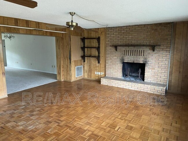 Building Photo - 6195 W Pinedale Cir