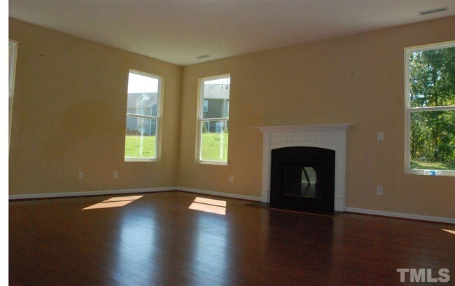 Building Photo - 206 Glenview Lane