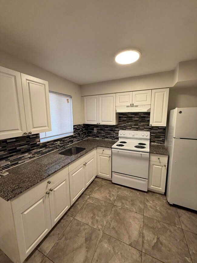 Foto del edificio - 1231 W River Dr