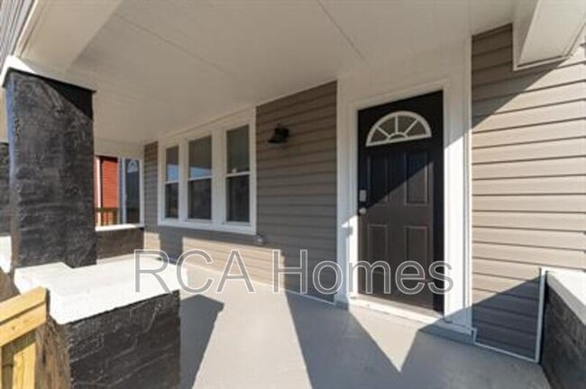 Photo - 648 W 30th St House