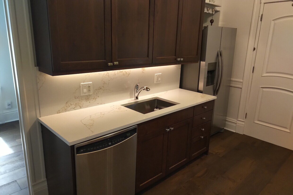 Foto principal - 948 N Hoyne Ave