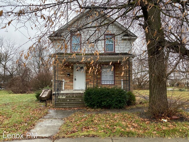 Building Photo - 3 br, 1 bath House - 625 Going