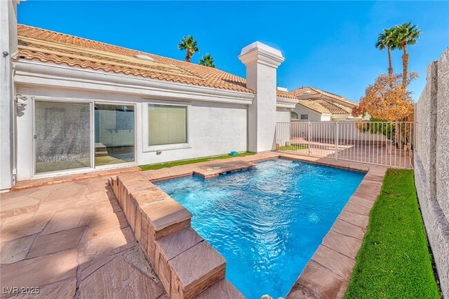 Foto del edificio - 8129 Pacific Cove Dr