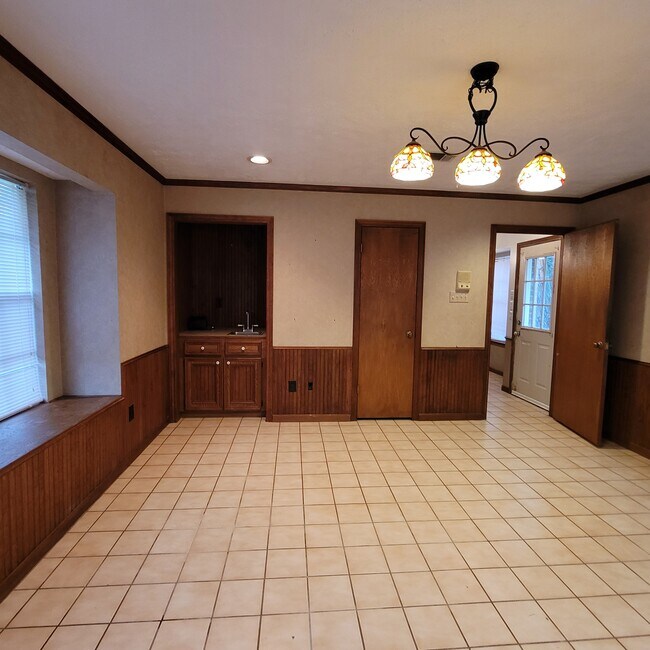 Game room - 20433 Kermier Rd