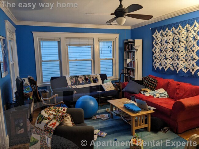 Building Photo - Huge 2+ BR with two BONUS rooms! Deleaded,...