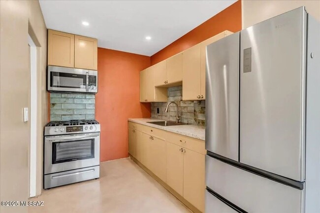 Foto del edificio - 720 N Palo Verde Blvd