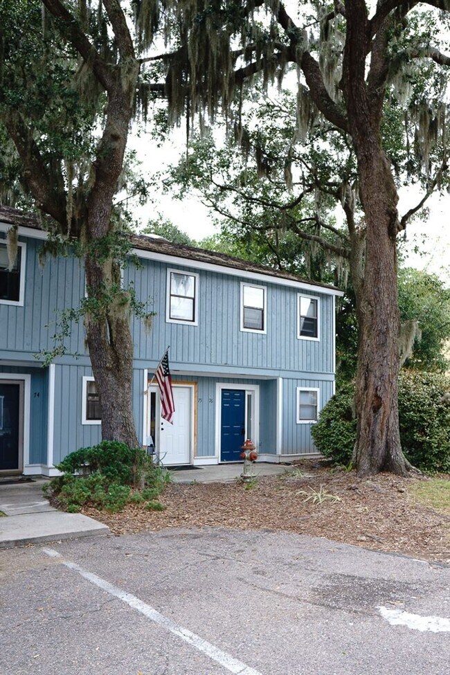 Foto del edificio - Cozy Two Bedroom Townhouse