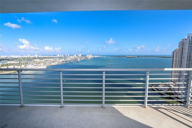 Foto del edificio - 335 S Biscayne Blvd