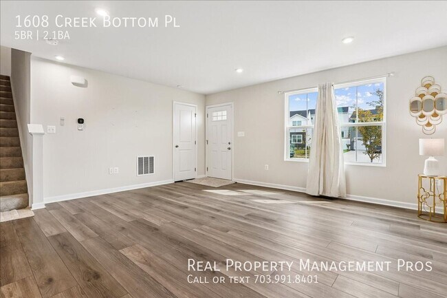 Foto del edificio - 1608 Creek Bottom Pl