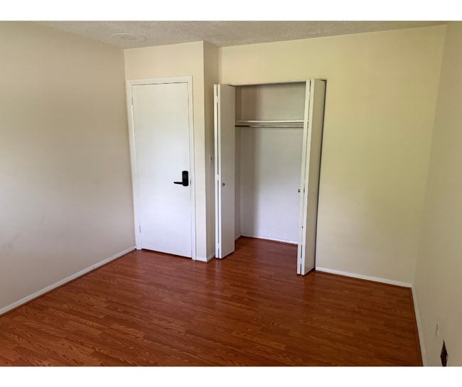Building Photo - 9083 Meadow Heights Rd