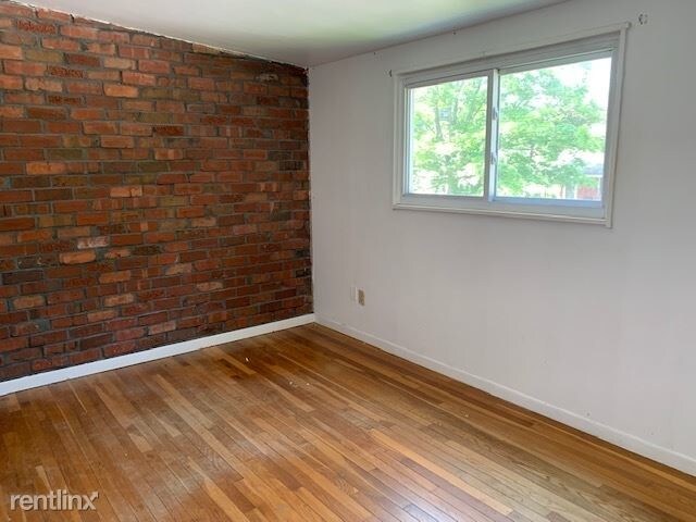 Building Photo - 19 Denlar Dr