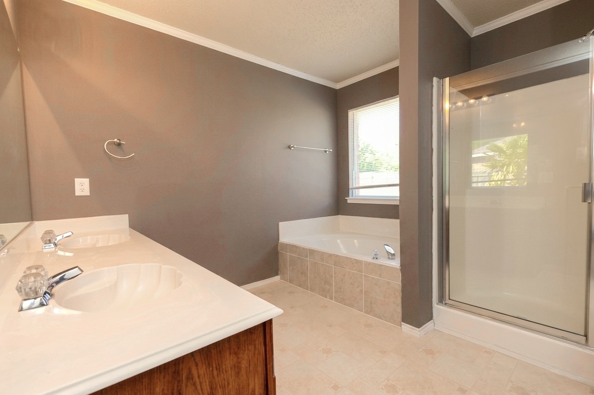 Building Photo - 9821 Pierce Dr