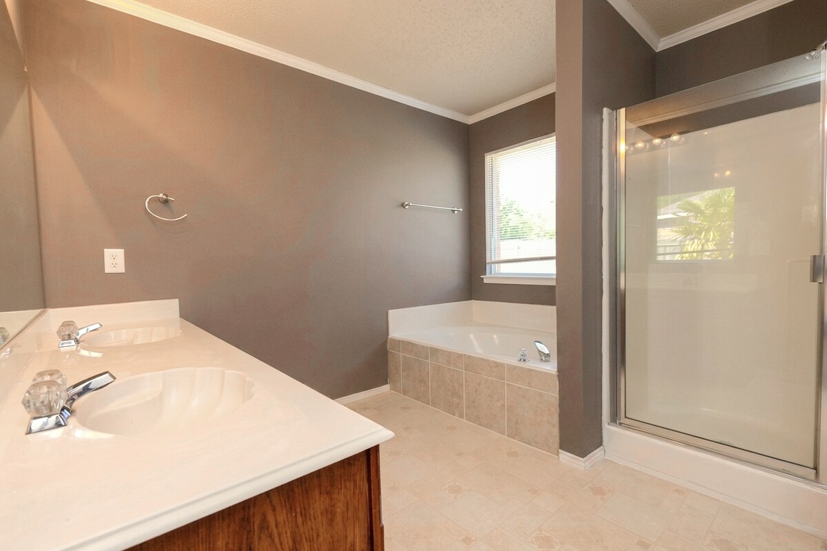 Foto del edificio - 9821 Pierce Dr