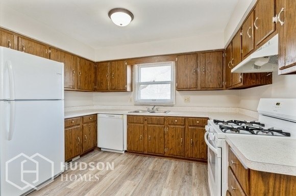 Building Photo - AVAILABLE NOW!  - 1908 Ridgeland Road, Roc...