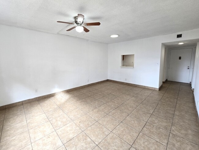 Foto del edificio - 4384 NW 9th Ave