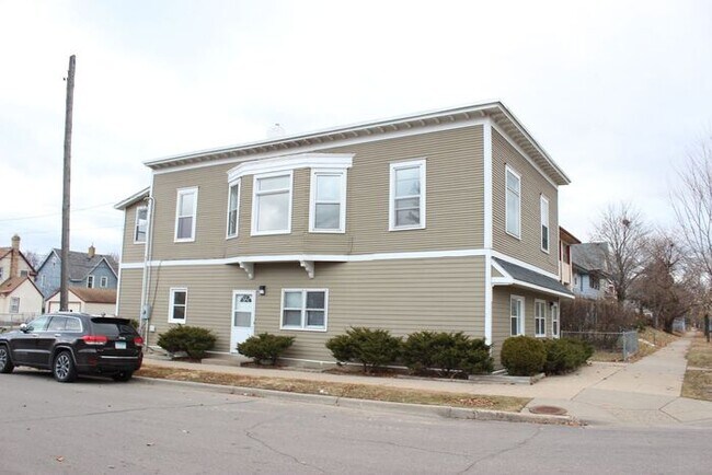 Building Photo - South Minneapolis Main Level Duplex, Dedic...