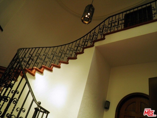 Foto del edificio - 165 N Orange Dr