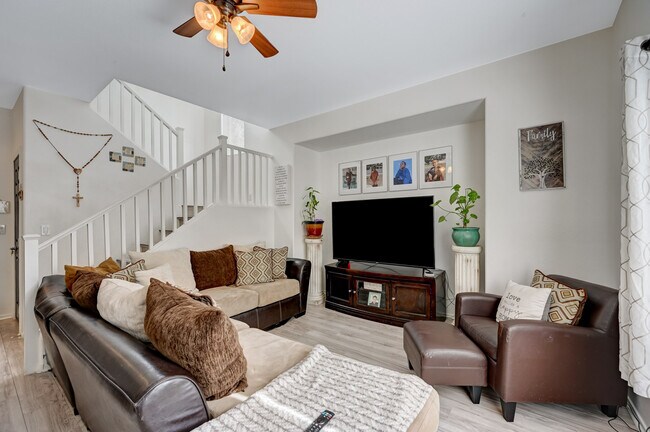 Foto del edificio - 1151 Maple Pines Ave