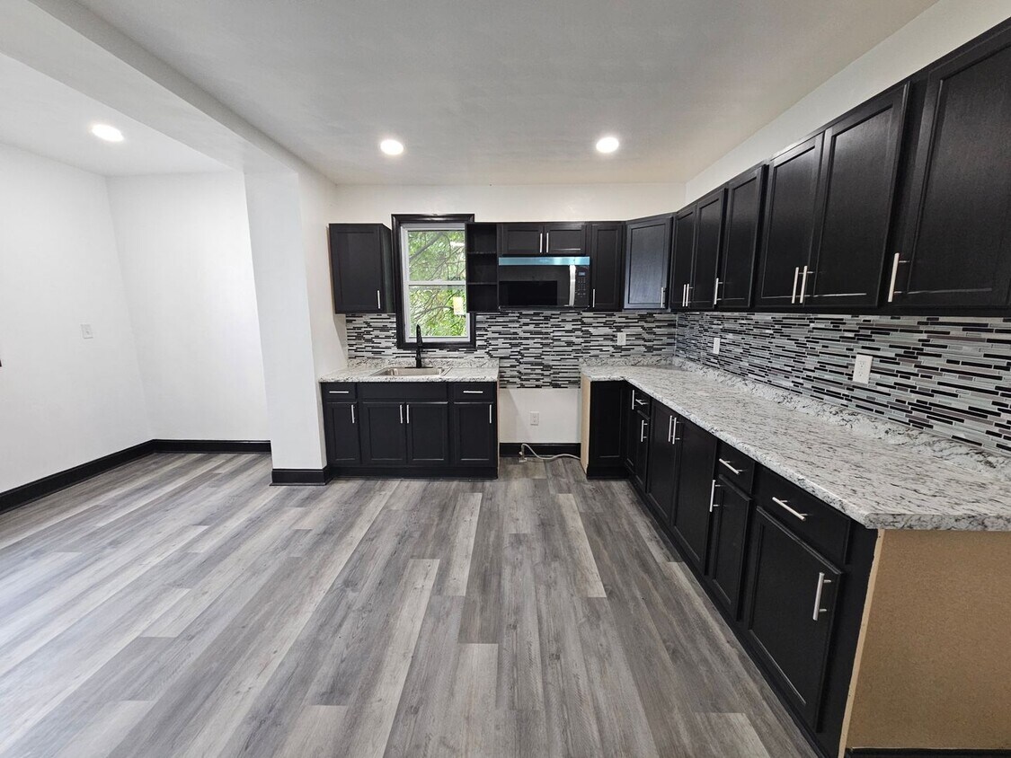 Foto principal - Newly updated 3 Bedroom 1 Bathroom house l...