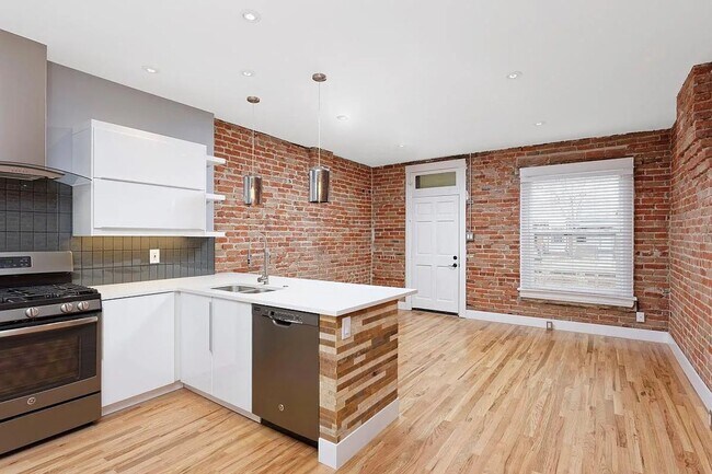 Building Photo - Modern 1bed/1bath in Cole/RiNo Area