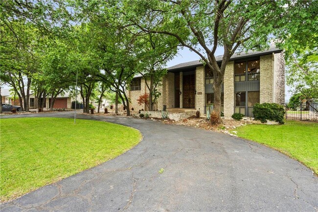 Building Photo - 127 Lakeway Dr