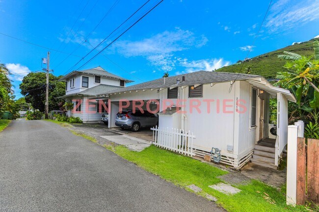 Building Photo - 2361B East Manoa Rd