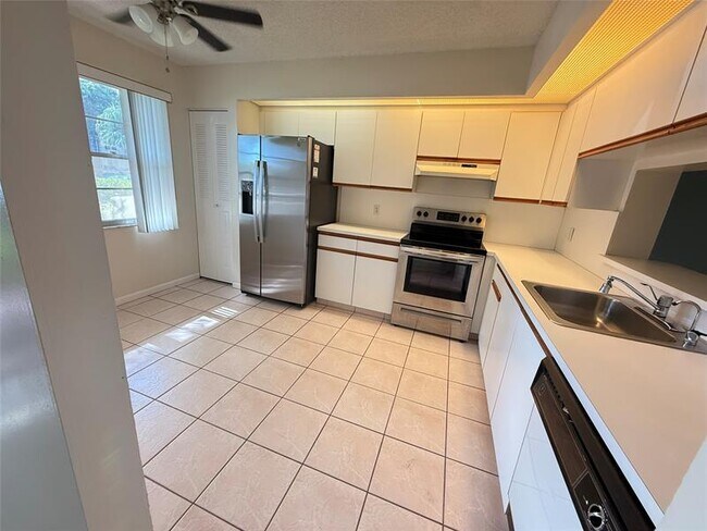 Foto del edificio - 701 SW 128th Ave