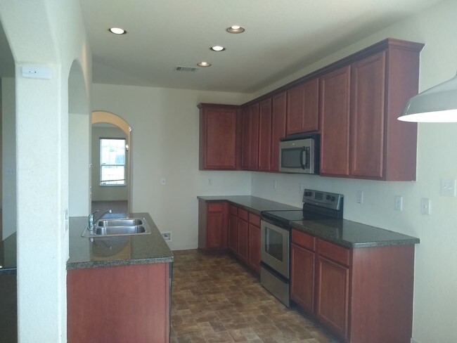 Building Photo - 4 br, 2.5 bath House - 7910 Sterling Manor