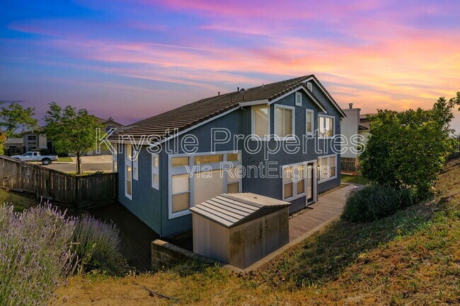 Foto del edificio - 35 Goldfinch Dr