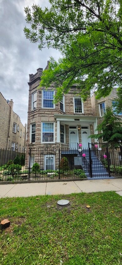 Primary Photo - 3427 W Evergreen Ave
