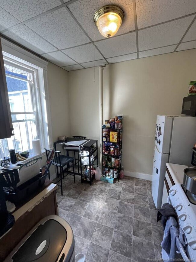 Building Photo - 233 Kelton St