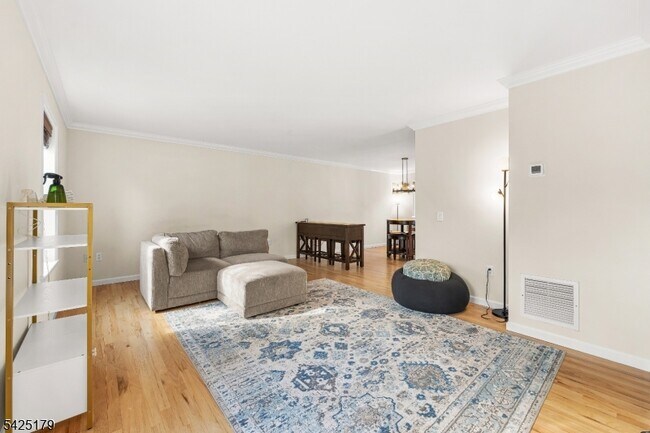 Foto del edificio - 112 Peapack Rd