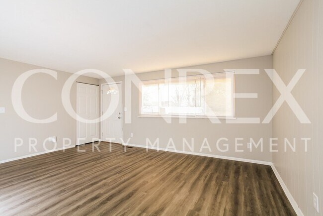 Foto del edificio - Charming 3 Bedroom with Fenced Backyard!