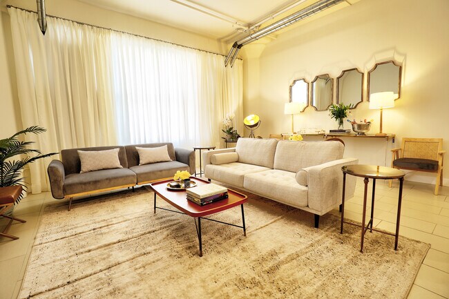 Building Photo - 939 S Broadway